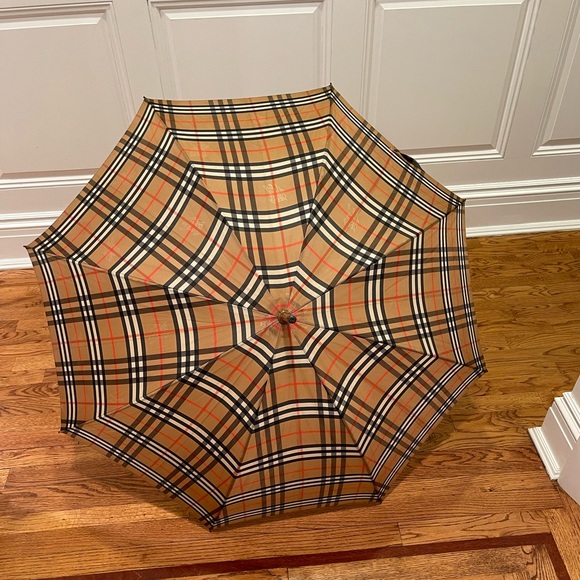 Burberry Accessories - NWOT Vintage Burberry of London Classic Walking Umbrella